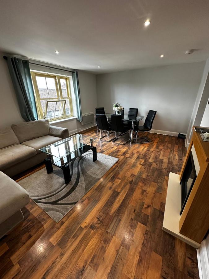 Two Bedroom Flat Town Centre โคล์เชสเตอร์ ภายนอก รูปภาพ