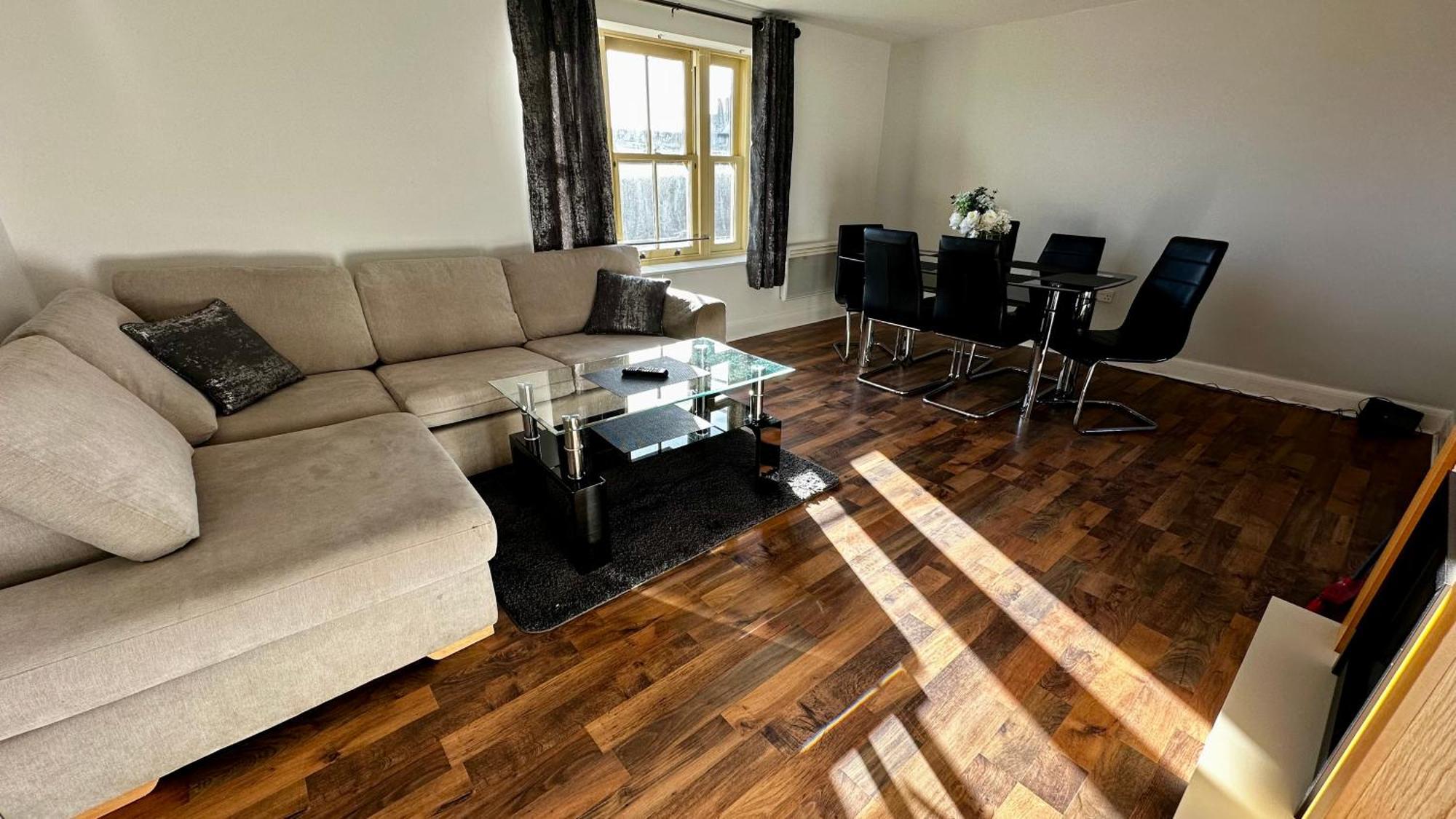 Two Bedroom Flat Town Centre โคล์เชสเตอร์ ภายนอก รูปภาพ